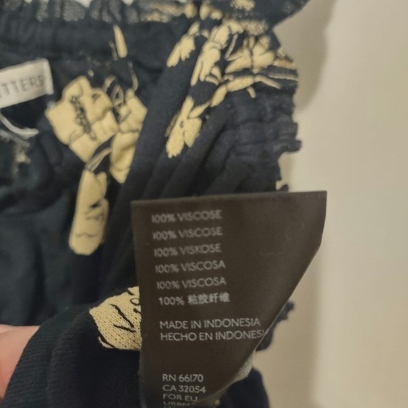 NWT Urban Outfitters Black Floral Cop Tank Size Small - Picture 7 of 7